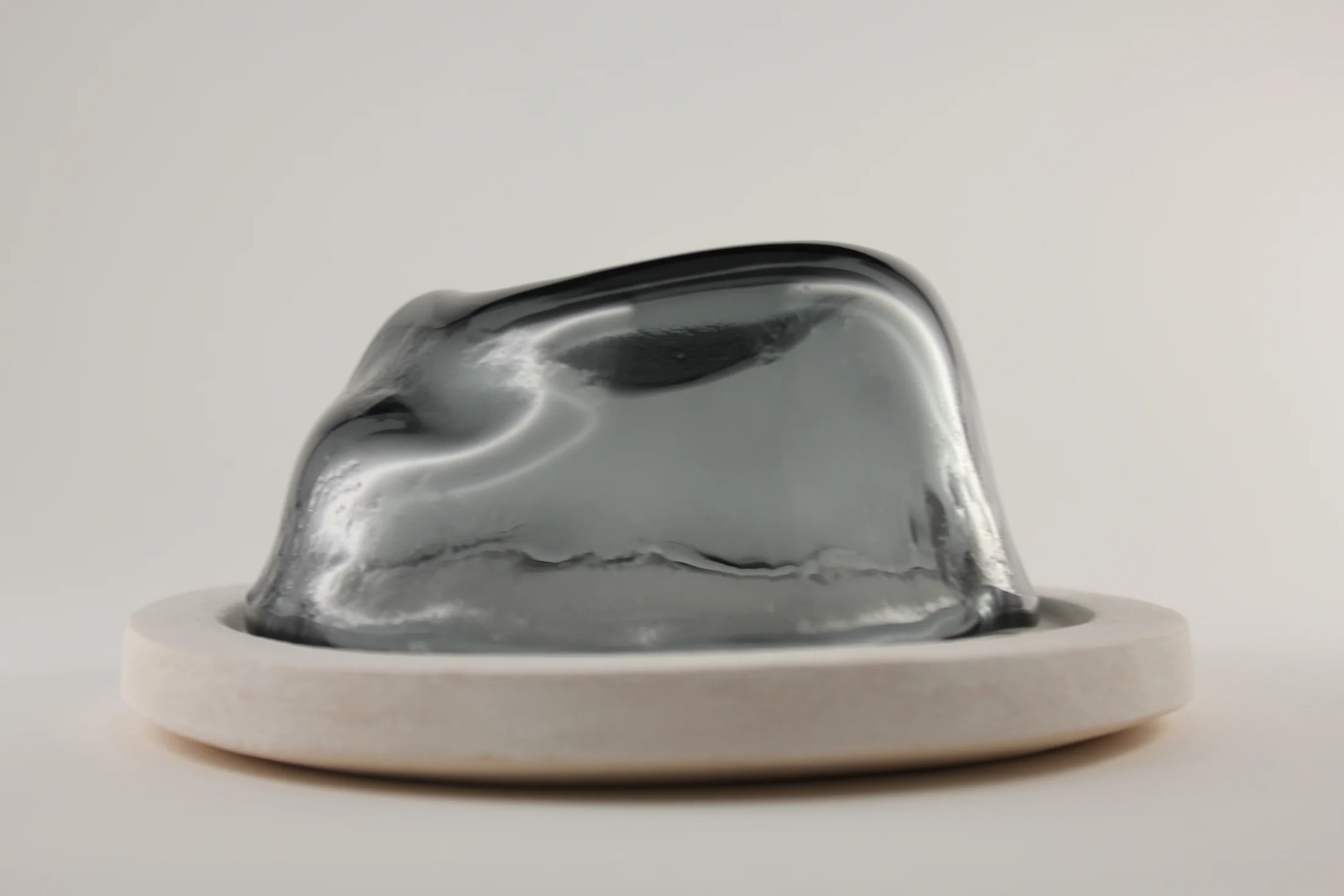Mon projet DÔME en verre sombre sur son socle